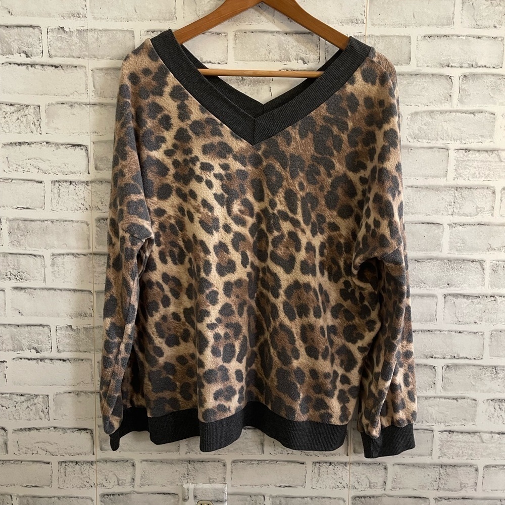 Women’s Cheetah slouchy tunic charcoal color outline super soft sweater Small - Picture 3 of 6